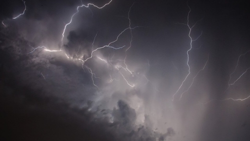 Un fenomen meteo extrem lovește cu putere în România. Prognoza actualizată venită de la ANM