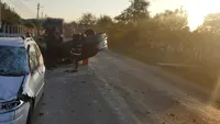 Accident cu două mașini și o căruță, la Dragomirești, pe DJ 702B. Două persoane au ajuns la spital