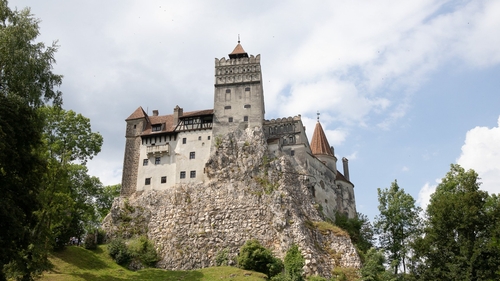 Câți bani trebuie să scoți din buzunar ca să închiriezi castelul Bran. Suma nu este deloc de neglijat