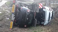 Accident în Vâlcea: Două TIR-uri s-a ciocnit, de pe o platformă au căzut mașini