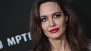 Angelina Jolie e de nerecunoscut! Primele poze cu vedeta, după ce s-a auzit că ar avea doar 35 de kg! 