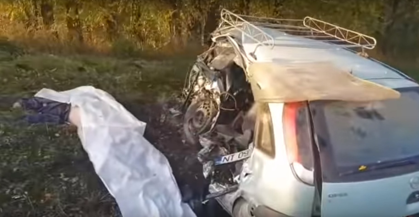 Accident înfiorător într-o zonă blestemată din Iași. 2 morți și 2 răniți, în urma impactului. E șocant la cât s-au blocat acele de la kilometraj