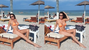 Regina R&B-ului, surprinsă pe plaja din Mamaia! Artista le dă clasă puștoaicelor