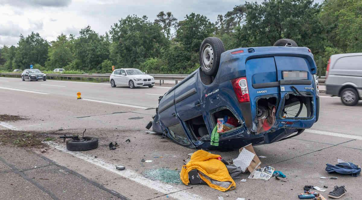 Șoferul unui Logan MCV, cursă haotică pe o autostradă din Germania. A mers cu 180 km/h și a făcut accident, fiind urmărit de 20 de mașini de poliție. Sursa foto: Heidelberg24.de
