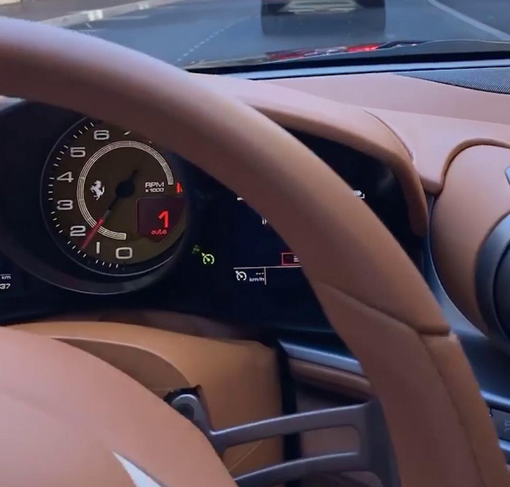 Victoraș Micula conduce în Elveția un Ferrari GTC4 Lusso