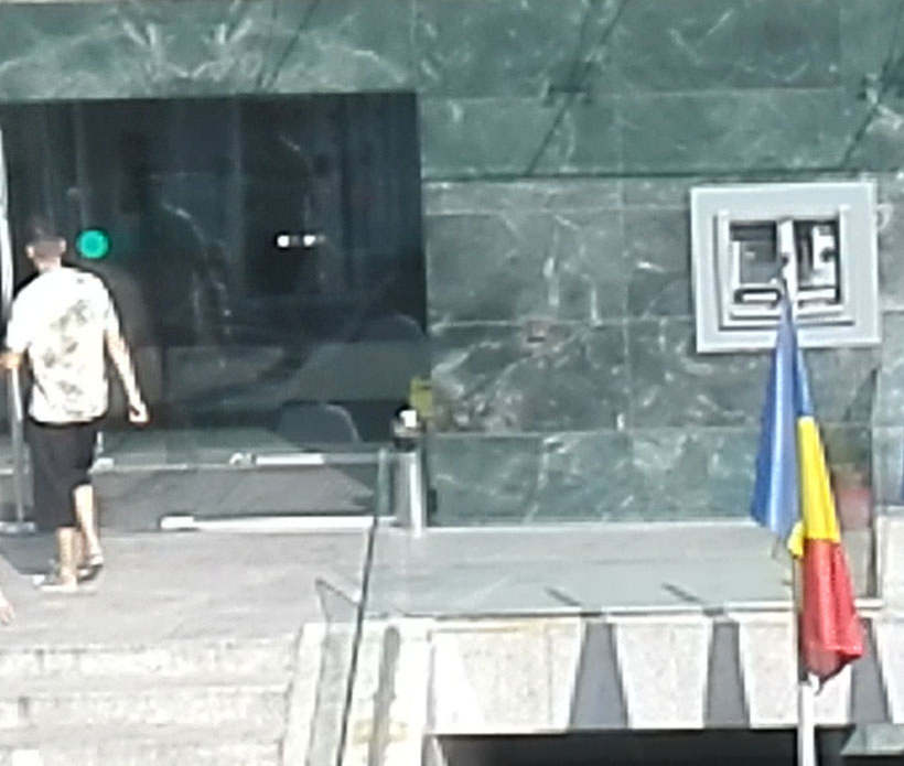 Tudor Chirilă a făcut ”blat” cu o angajată, pentru a scoate o sumă de bani de la bancomat!