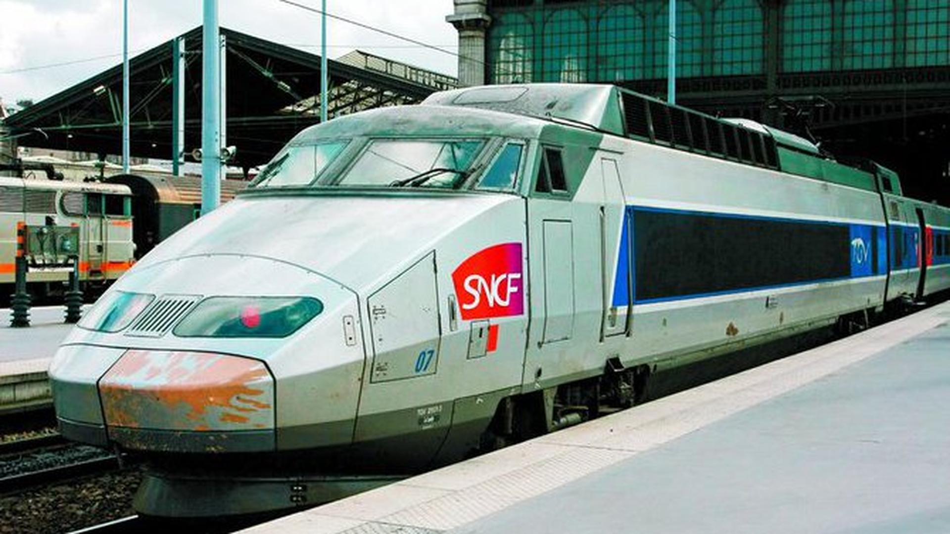 Trenurile rapide din Franta, oprite de patru romani