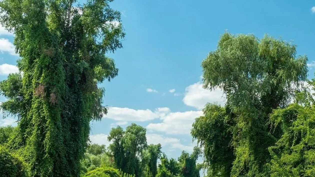 Locul din România denumit ”destinația de smarald”. Se află la 5 ore de București