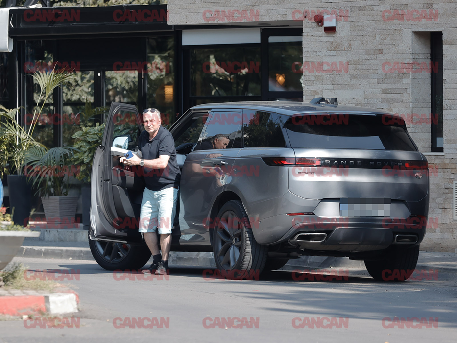 Dan Petrescu coboară din Range Rover