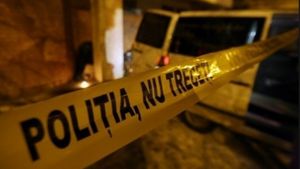 Un ieșean a fost găsit cu gâtul tăiat, în casa unui prieten