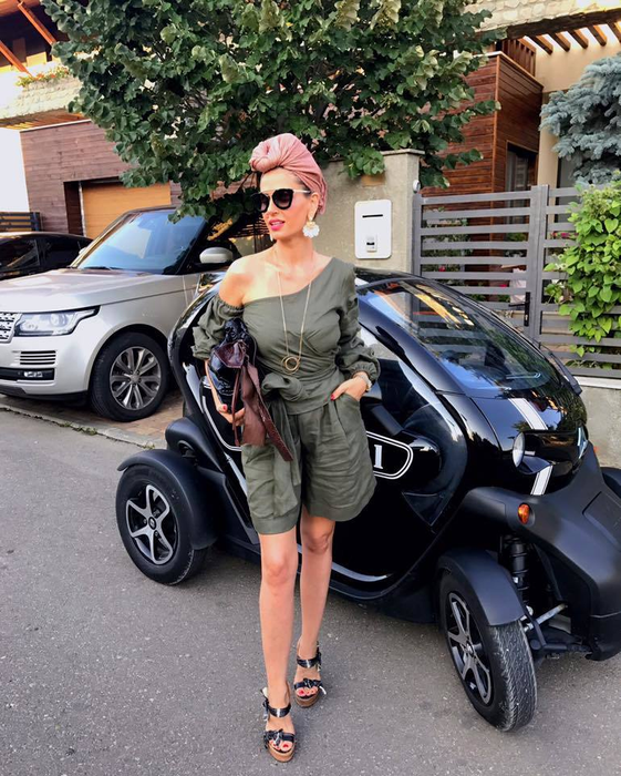 ANDREEA BĂNICĂ, contrazisă de prietenii virtuali! Vedeta nu s-a putut abţine şi a dat replica:”Fă-ţi cum ştii tu”
