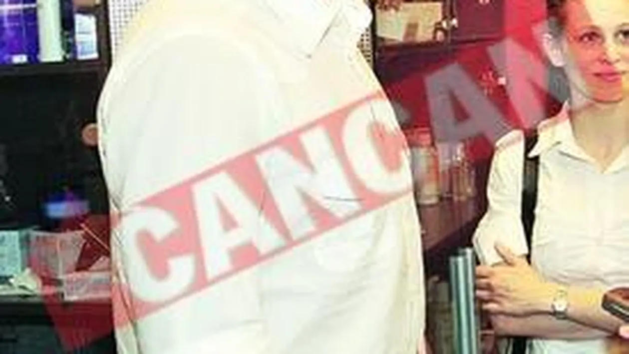 Nana Falemi face reclama moca unui parfum de 2.600 de euro