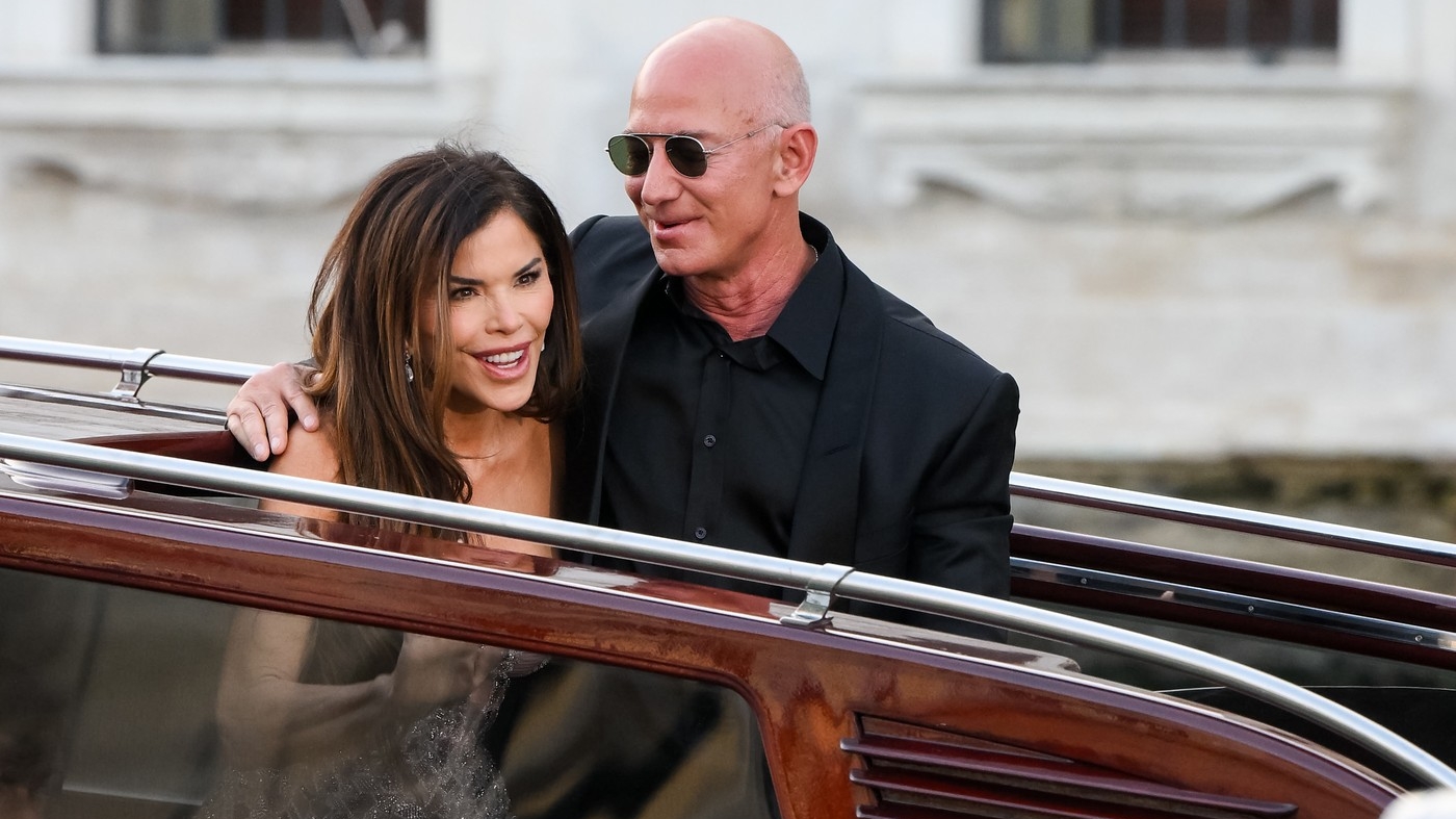 Ce contract prenupțial ar avea Jeff Bezos și Lauren Sánchez. Sunt unul dintre cele mai bogate cupluri