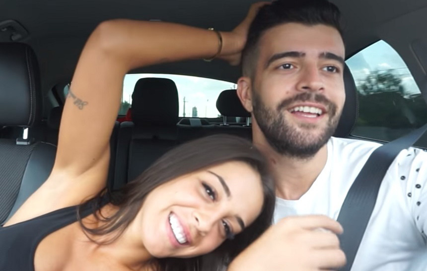 „Libelula” lui Speak și-a pozat sfârcurile în camera de hotel! Cum a reacționat cântărețul