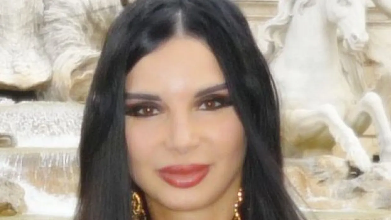 Aparitie halucinanta a Marinelei Nitu! Fosta iubita a lui Miron Cozma, fara chiloti in avion