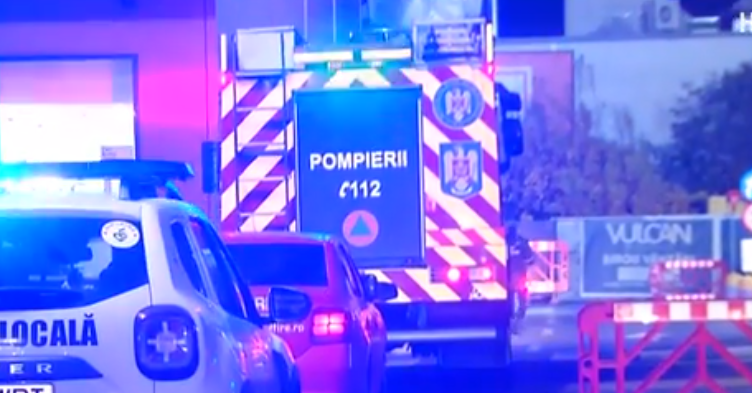 Alertă în sectorul 5! Supermarket evacuat din cauza mirosului puternic de gaze. Pompierii intervin la fața locului