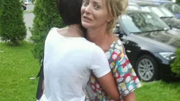 Ar da orice sa nu existe! Vezi aici cea mai urata fotografie a Deliei Matache