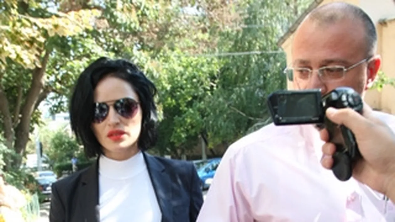 Cancan.ro prezinta cel mai nabadaios cuibusor de nebunii din Romania! Asa arata apartamentul in care Luminita Perijoc si-ar fi satisfacut poftele cu Nicu Taximetristu'