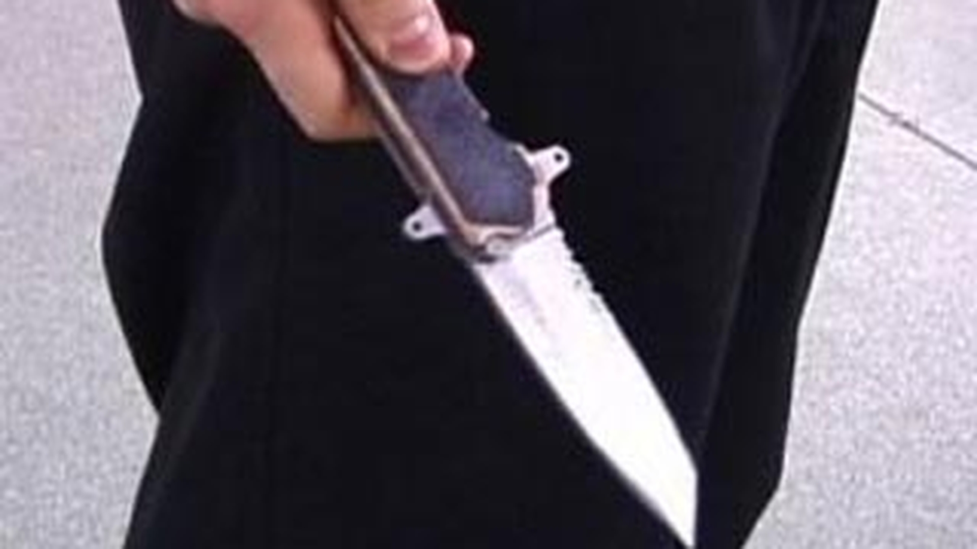Doua surori de 14 si 17 ani, date disparite de mama lor, au fost gasite! Una a fost ucisa, cealalta este ranita si a fost dusa la spital!