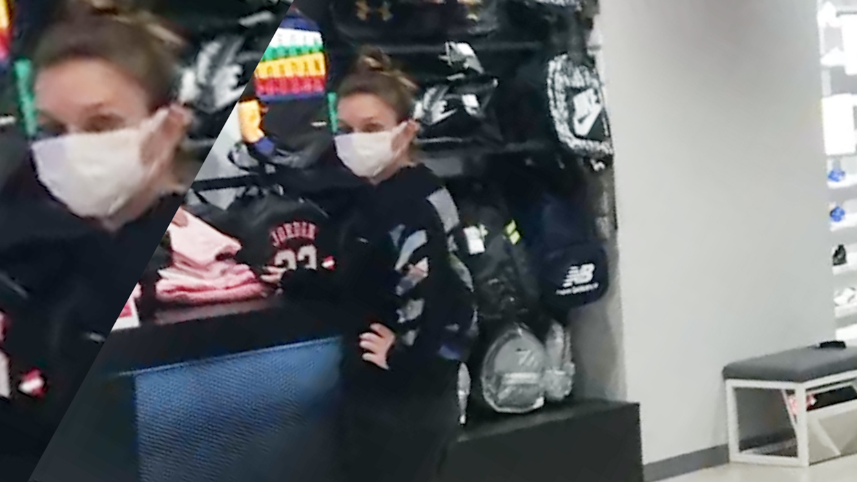 Simona Halep s-a plimbat prin mall Băneasa cu sacoșa de rafie pe umăr