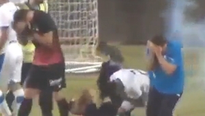VIDEO "Bombe" la derby-ul Ciprului! Una a pus la pamant 4 oameni pe o raza de 2 metri