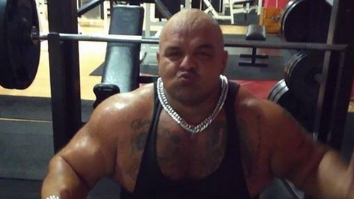 Ea l-a cumintit pe cel mai PUTERNIC barbat din Romania! Vezi ce BOMBA SEXY si-a tras Puiu Mudava
