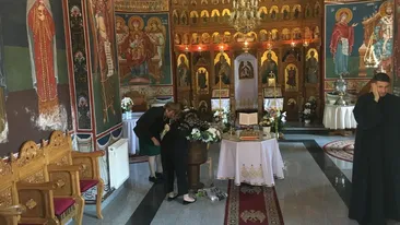 Gabriela Cristea își creștinează fetița! Primele imagini de la biserică