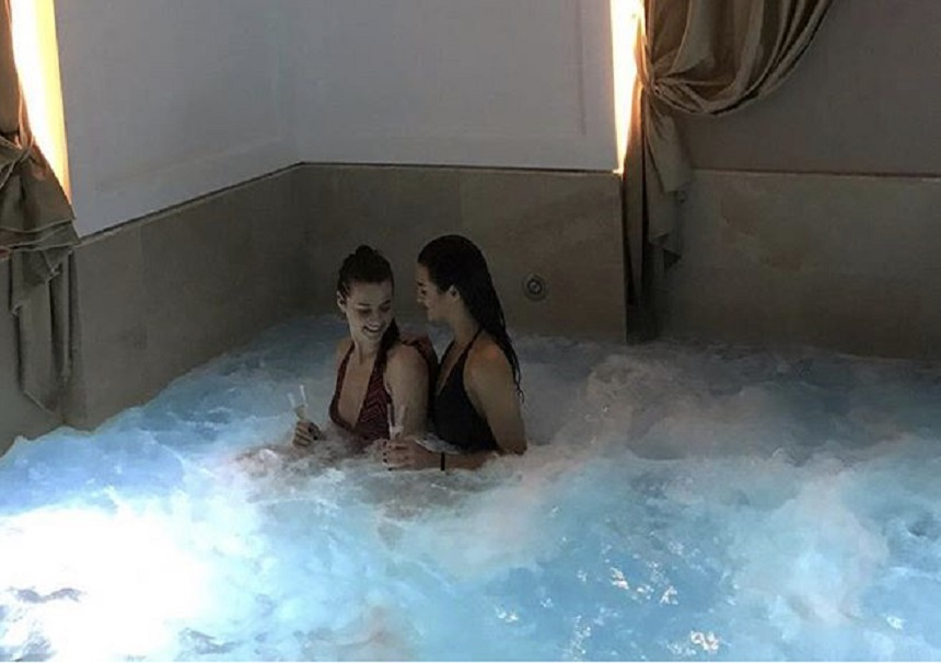 Are 18 ani, dar se iubeşte cu o bombă-sexy mai mare decât el! Primele imagini cu iubita lui Olimpiu Moruţan, jucătorul dorit de Gigi Becali