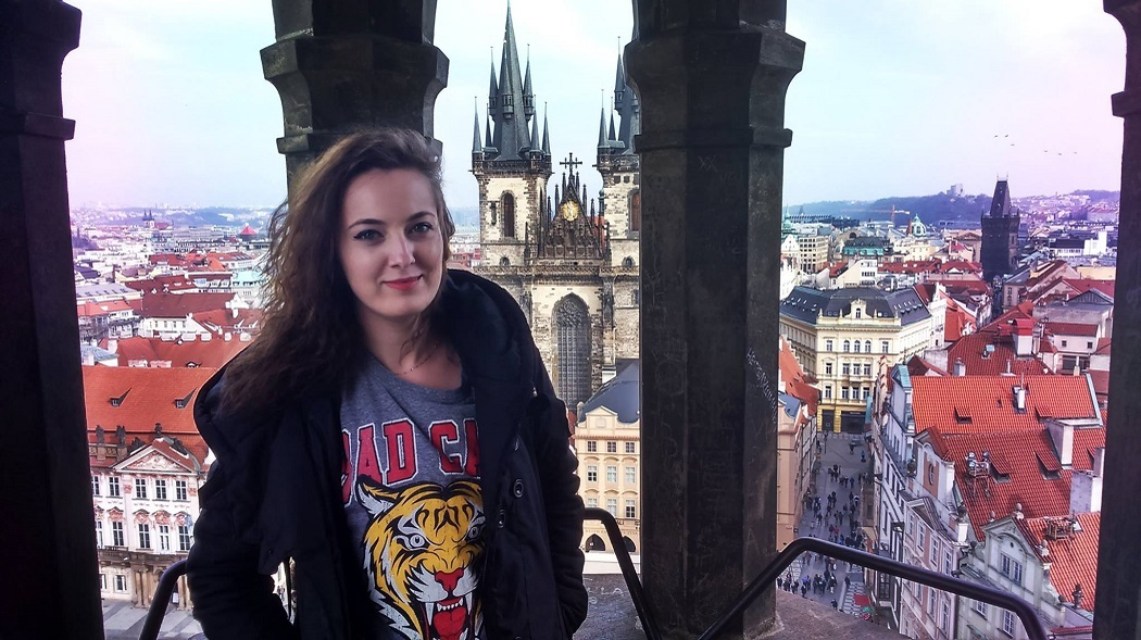 Andreea Şerban a absolvit dreptul la Iaşi, dar şi în Cehia