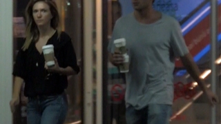 VIDEO Adela Popescu si Radu Valcan merg la mall fiecare cu masina lui! Se relaxeaza cu cate o cafea
