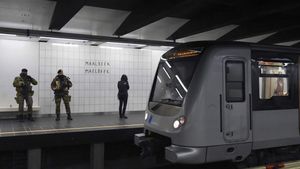 Atac cu cuțitul într-o stație de metrou! O femeie a fost grav rănită