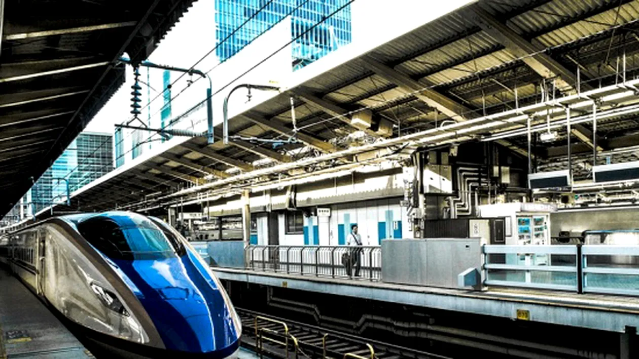 Panică într-o gară din Londra! Pasagerii unui tren, evacuaţi după ce un bărbat a început să citească cu voce tare din Biblie