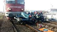 Tragedie pe calea ferată! Două persoane au murit, după ce mașina lor a fost spulberată de tren