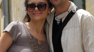 Cristina Siscanu, cu sfarcurile la vedere, dar numai in bratele sotului! Uite-i ce se mai iubesc!