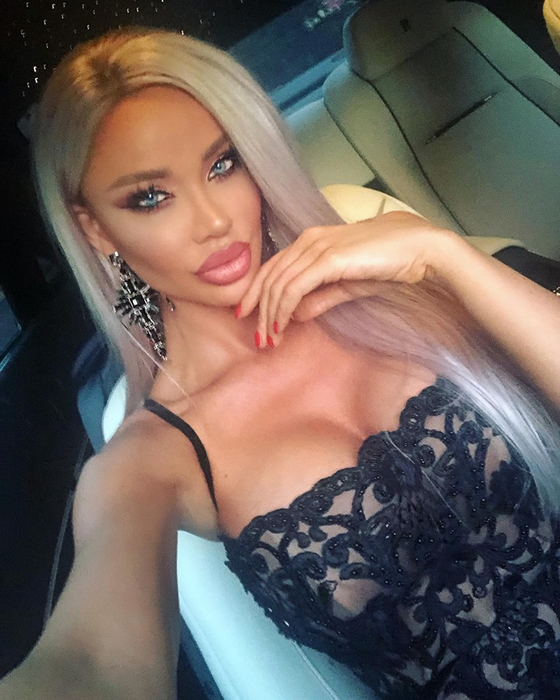 Bianca Drăgușanu, apariție mega-sexy la petrecerea VIVA! Cu cine a venit de mână
