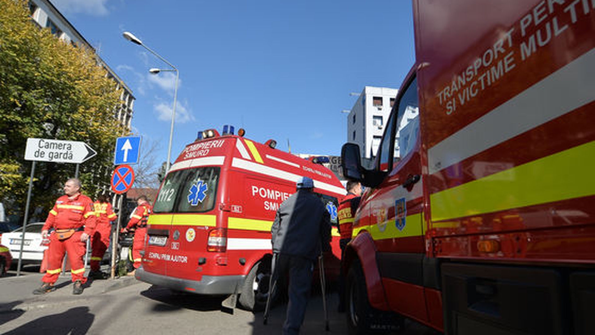 Caz șocant în Zalău! O elevă de 12 ani a murit după ce ușa microbuzului în care se afla s-a deschis în mers