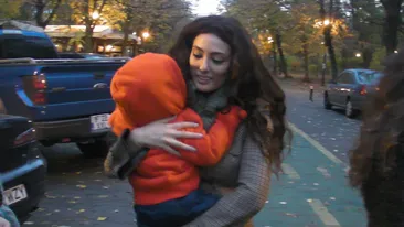 Primele imagini cu baietelul Claudiei de la Cream! A nascut in secret in America si a venit cu copilul la mama ei!