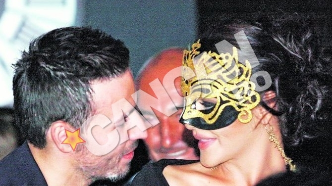 Adrian Cristea a flirtat toata noaptea, soptindu-i vorbe dulci la ureche. In tandreturi cu o bruneta misterioasa