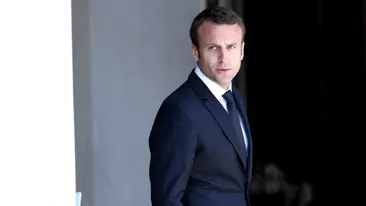 Numărul de telefon al preşedintelui Franţei a ajuns pe internet! Ce mesaje a primit Emmanuel Macron