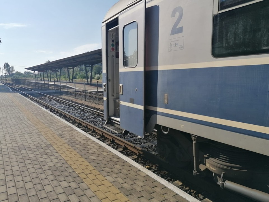 Să mori de râs la Piatra Neamț! Locomotiva a plecat, vagoanele au rămas!