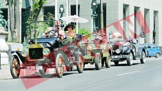 Parada de vehicule de epoca, pe strazile Capitalei