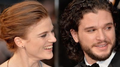 Actorul care îl joacă pe Jon Snow s-a logodit cu o colegă de platou!