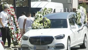 Primele imagini de la înmormântarea lui David. Tânărul care s-a stins pe locul din dreapta în BMW-ul din Snagov a fost condus pe ultimul drum