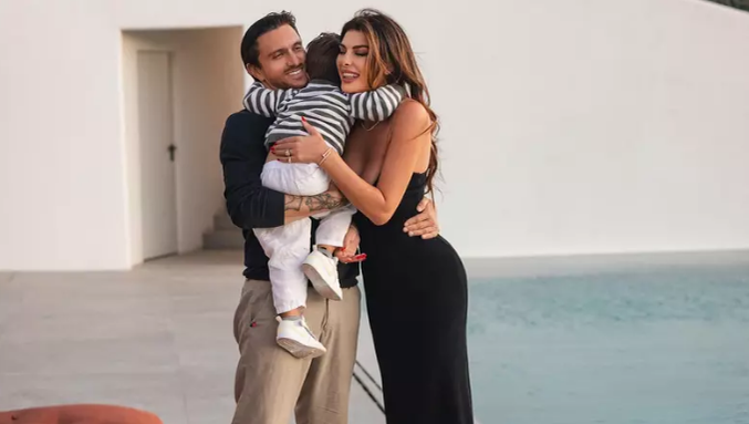 Împăcarea momentului! Au depus actele de divorț, dar au plecat împreună în vacanță cu fiul lor