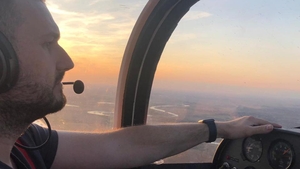 El este pilotul mort în accidentul aviatic din Arad. Ce spuneau prietenii despre el