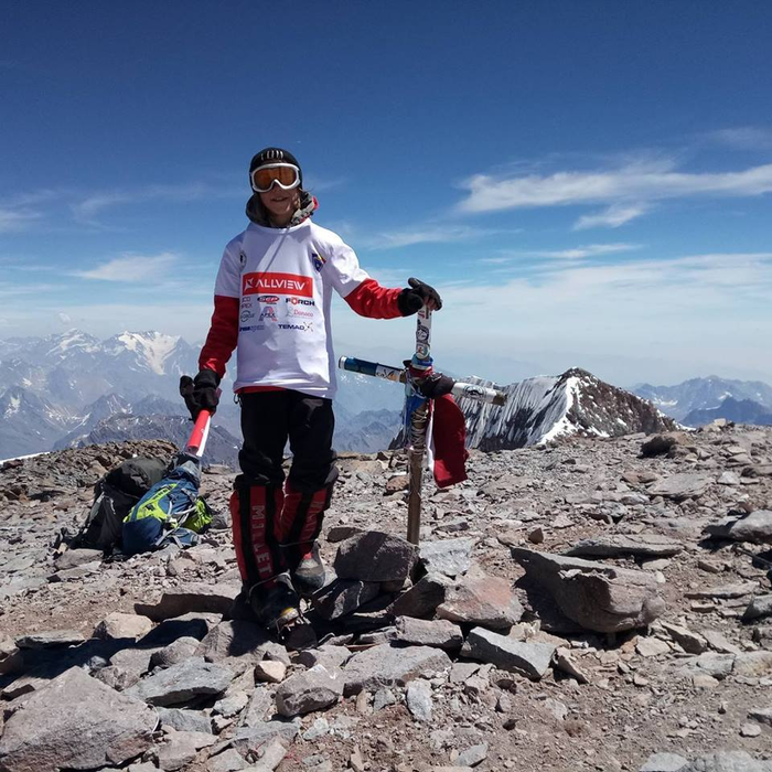 Coleg cu Geta la Clubul Sportiv Montan Altitude, Erik a atins, tot în anul 2016, Vârful Aconcagua din Argentina, de 6.962 metri, cel mai înalt din America.
