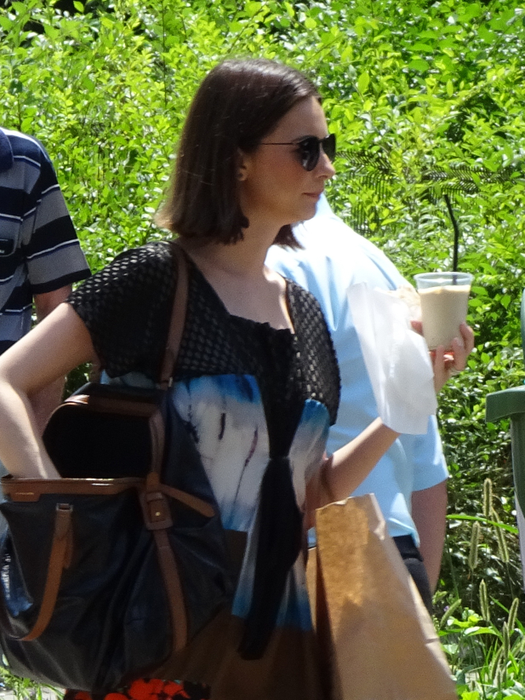 Andreea Berecleanu a mers cu fiica ei, Eva, în vizită la tatăl vedetei, internat în spital