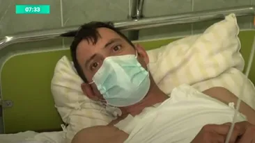 Un bărbat înjunghiat în inimă de iubita lui a fost cusut de un chirurg în timp ce inima îi bătea