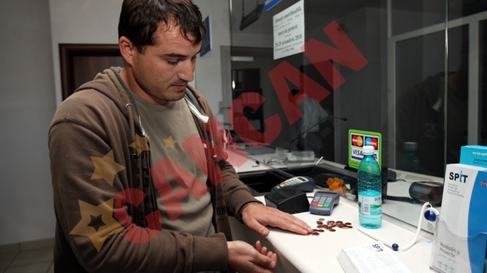 A platit amenda de 1.000 de lei cu monede de 5 bani