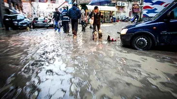 VIDEO | Imagini uluitoare din Palermo! A plouat două ore cât într-un an